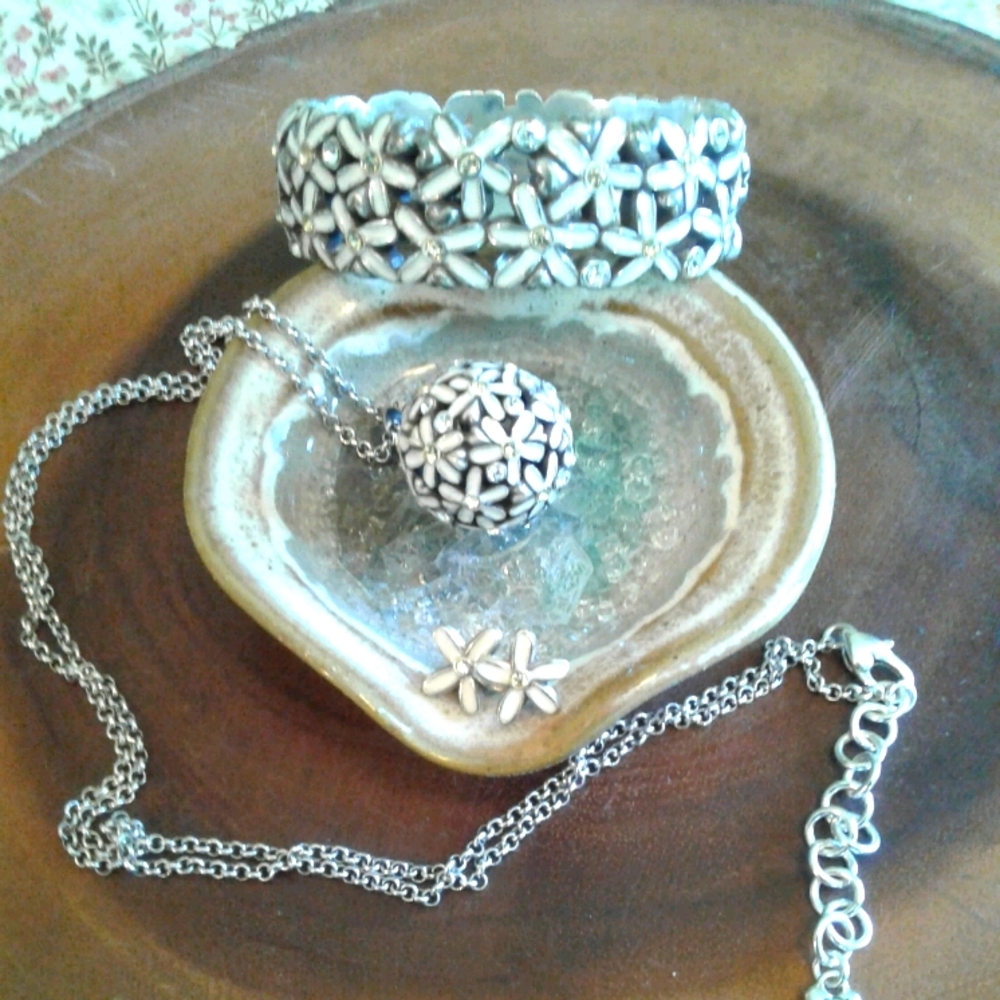 Brighton retired Love Daisy set